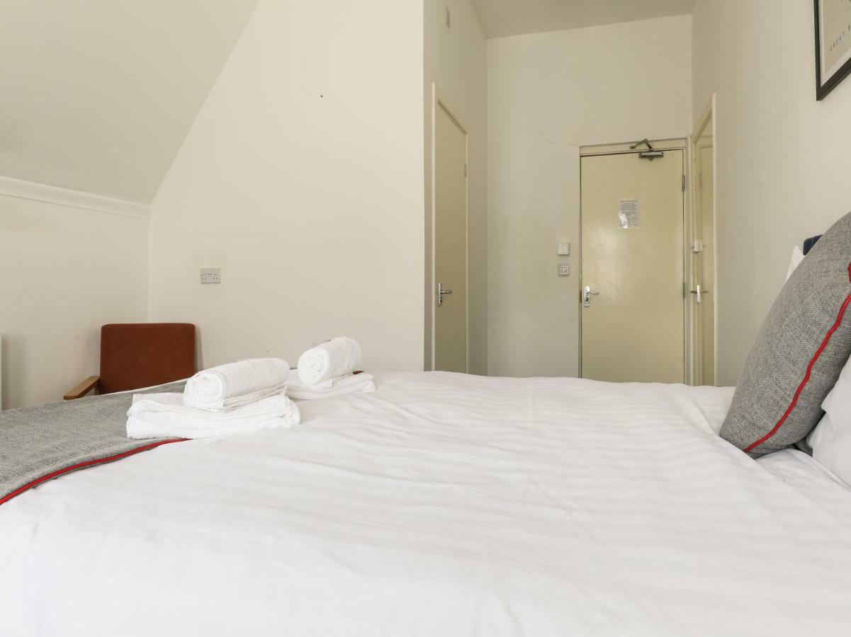 Oyo Hala Guest House Manchester Exterior photo